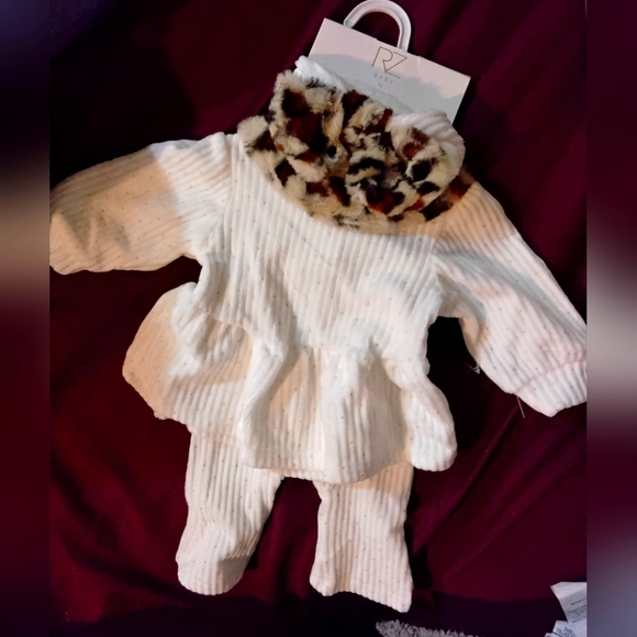 Cozy White Baby Outfit with Leopard Print Headband - Picture 1 of 3